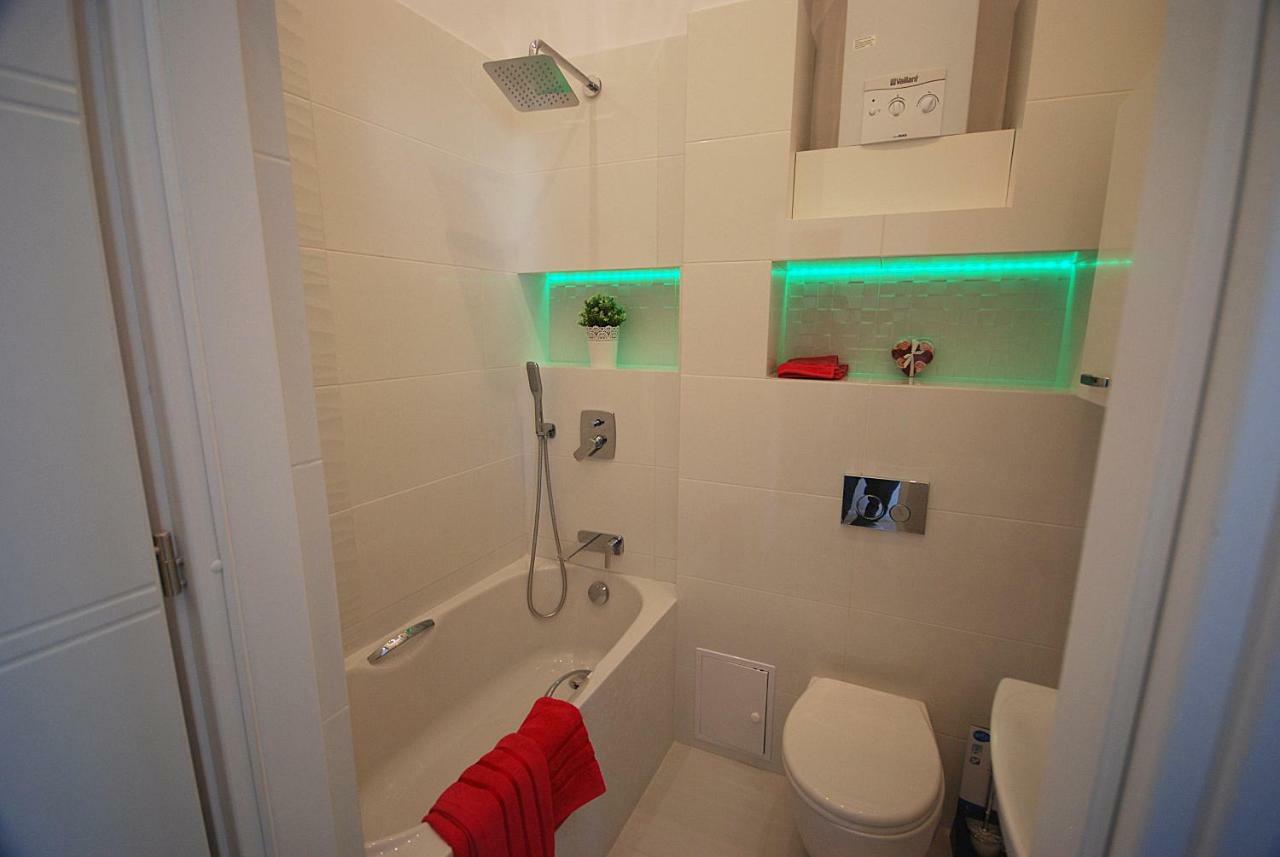 Nowy Apartament Wilcza Варшава Екстер'єр фото